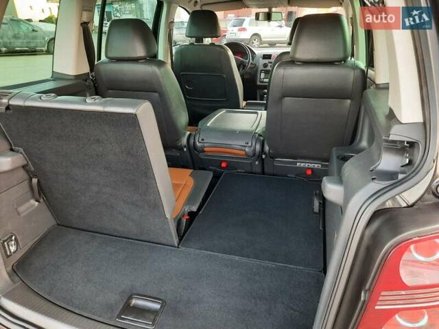 Черный Фольксваген Туран, объемом двигателя 1.6 л и пробегом 213 тыс. км за 8550 $, фото 124 на Automoto.ua