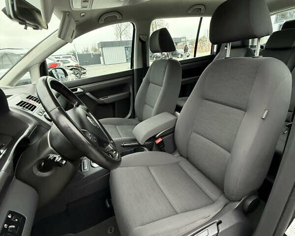 Черный Фольксваген Туран, объемом двигателя 1.4 л и пробегом 227 тыс. км за 7200 $, фото 34 на Automoto.ua