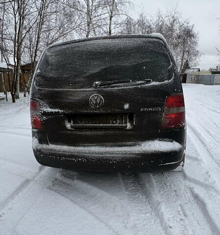 Черный Фольксваген Туран, объемом двигателя 1.98 л и пробегом 250 тыс. км за 2600 $, фото 5 на Automoto.ua