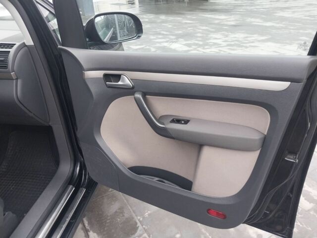 Черный Фольксваген Туран, объемом двигателя 2 л и пробегом 242 тыс. км за 6950 $, фото 20 на Automoto.ua