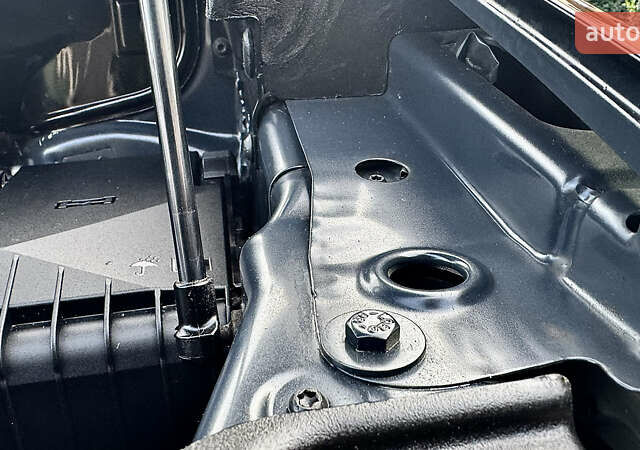 Черный Фольксваген Туран, объемом двигателя 1.6 л и пробегом 176 тыс. км за 8198 $, фото 87 на Automoto.ua