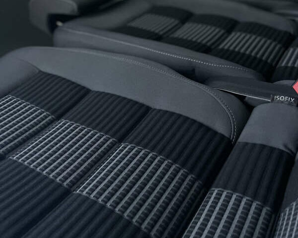 Чорний Фольксваген Туран, об'ємом двигуна 2 л та пробігом 292 тис. км за 8999 $, фото 85 на Automoto.ua