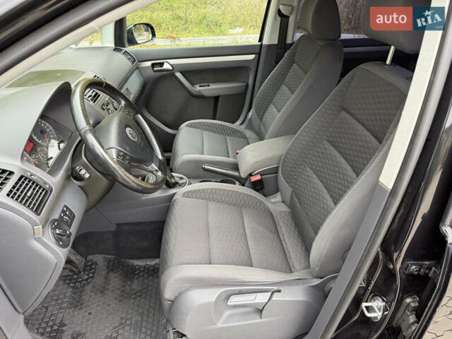 Черный Фольксваген Туран, объемом двигателя 1.6 л и пробегом 200 тыс. км за 7700 $, фото 29 на Automoto.ua