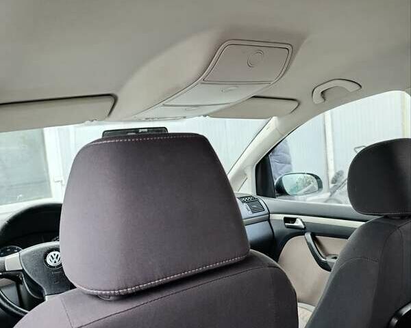 Черный Фольксваген Туран, объемом двигателя 1.6 л и пробегом 222 тыс. км за 7600 $, фото 26 на Automoto.ua