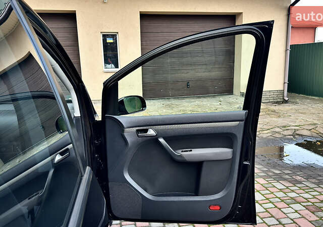 Черный Фольксваген Туран, объемом двигателя 1.6 л и пробегом 176 тыс. км за 8198 $, фото 81 на Automoto.ua