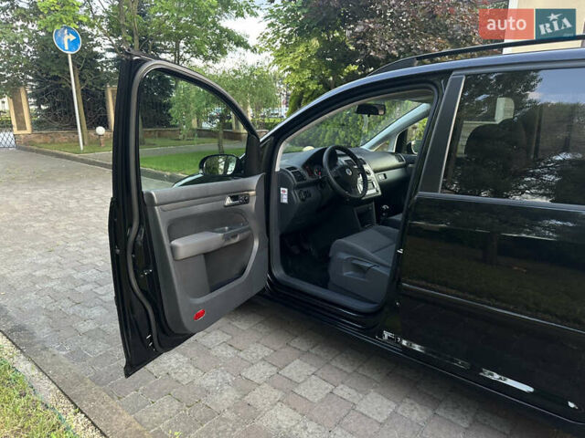 Черный Фольксваген Туран, объемом двигателя 1.6 л и пробегом 220 тыс. км за 7700 $, фото 24 на Automoto.ua