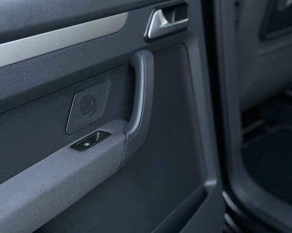 Чорний Фольксваген Туран, об'ємом двигуна 2 л та пробігом 292 тис. км за 8999 $, фото 84 на Automoto.ua