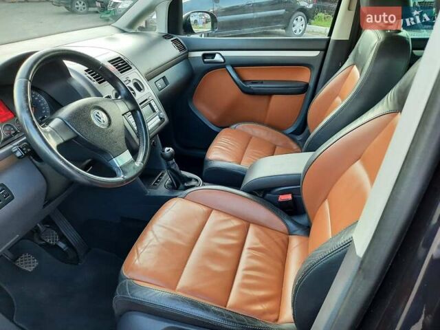 Черный Фольксваген Туран, объемом двигателя 1.6 л и пробегом 213 тыс. км за 8550 $, фото 73 на Automoto.ua