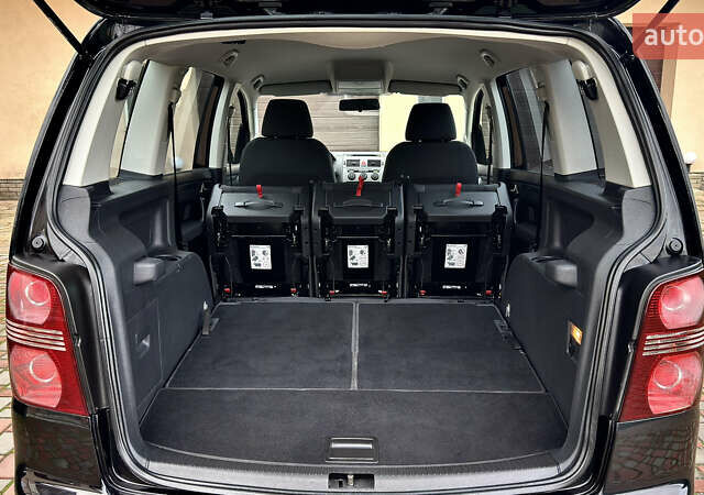 Черный Фольксваген Туран, объемом двигателя 1.6 л и пробегом 176 тыс. км за 8198 $, фото 25 на Automoto.ua