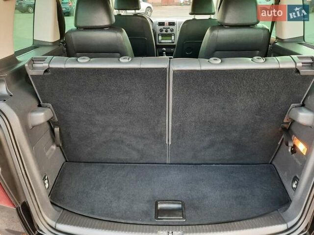 Черный Фольксваген Туран, объемом двигателя 1.6 л и пробегом 213 тыс. км за 8550 $, фото 119 на Automoto.ua