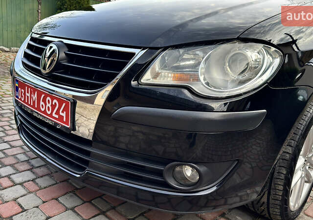Черный Фольксваген Туран, объемом двигателя 1.6 л и пробегом 176 тыс. км за 8198 $, фото 91 на Automoto.ua