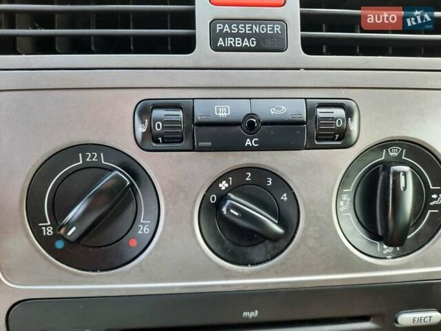 Черный Фольксваген Туран, объемом двигателя 1.6 л и пробегом 213 тыс. км за 8550 $, фото 59 на Automoto.ua