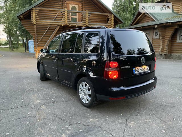 Черный Фольксваген Туран, объемом двигателя 1.6 л и пробегом 261 тыс. км за 7100 $, фото 3 на Automoto.ua