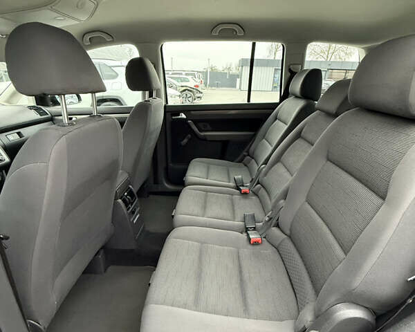 Черный Фольксваген Туран, объемом двигателя 1.4 л и пробегом 227 тыс. км за 7200 $, фото 52 на Automoto.ua