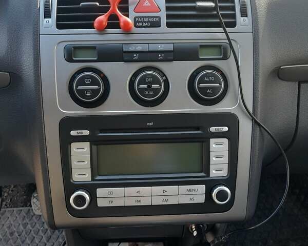 Чорний Фольксваген Туран, об'ємом двигуна 1.9 л та пробігом 255 тис. км за 8300 $, фото 5 на Automoto.ua