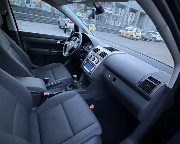 Черный Фольксваген Туран, объемом двигателя 1.4 л и пробегом 224 тыс. км за 6499 $, фото 42 на Automoto.ua