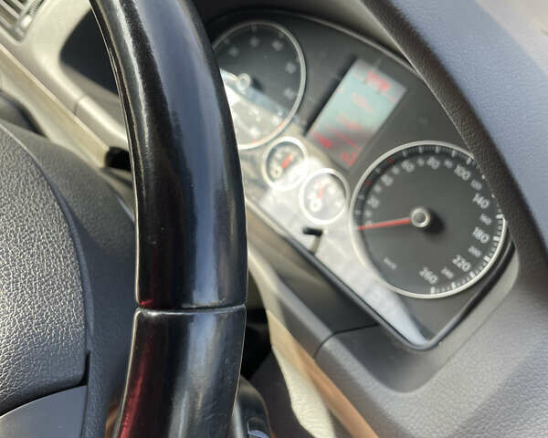 Чорний Фольксваген Туран, об'ємом двигуна 1.4 л та пробігом 192 тис. км за 7500 $, фото 15 на Automoto.ua