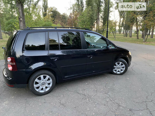 Черный Фольксваген Туран, объемом двигателя 1.6 л и пробегом 261 тыс. км за 7100 $, фото 28 на Automoto.ua