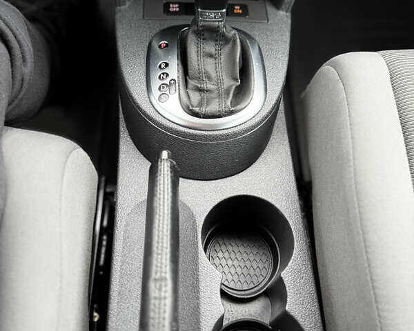 Черный Фольксваген Туран, объемом двигателя 1.4 л и пробегом 227 тыс. км за 7200 $, фото 47 на Automoto.ua