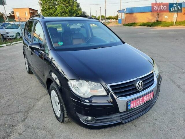 Черный Фольксваген Туран, объемом двигателя 1.6 л и пробегом 213 тыс. км за 8550 $, фото 152 на Automoto.ua