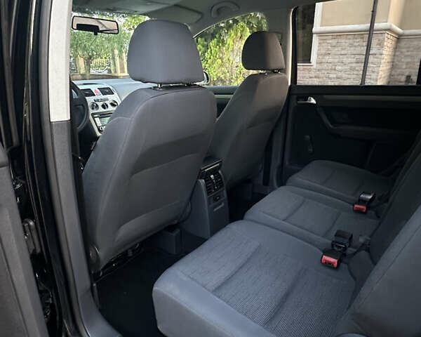 Черный Фольксваген Туран, объемом двигателя 1.6 л и пробегом 220 тыс. км за 7700 $, фото 32 на Automoto.ua