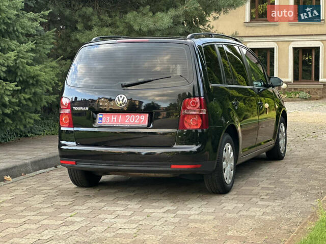 Черный Фольксваген Туран, объемом двигателя 1.6 л и пробегом 220 тыс. км за 7700 $, фото 7 на Automoto.ua