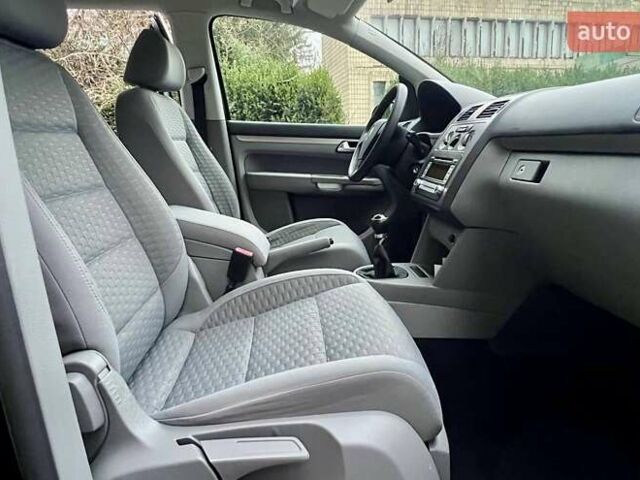 Чорний Фольксваген Туран, об'ємом двигуна 1.6 л та пробігом 221 тис. км за 7750 $, фото 68 на Automoto.ua