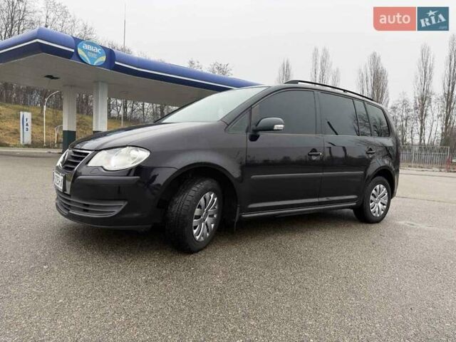 Черный Фольксваген Туран, объемом двигателя 1.9 л и пробегом 230 тыс. км за 7400 $, фото 15 на Automoto.ua