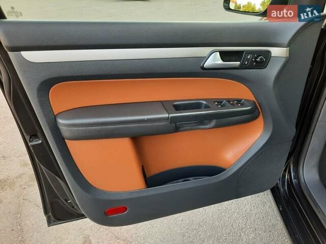 Черный Фольксваген Туран, объемом двигателя 1.6 л и пробегом 213 тыс. км за 8550 $, фото 48 на Automoto.ua