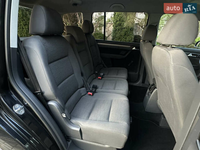 Черный Фольксваген Туран, объемом двигателя 1.6 л и пробегом 220 тыс. км за 7700 $, фото 35 на Automoto.ua