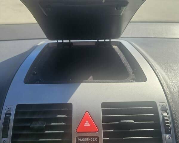 Чорний Фольксваген Туран, об'ємом двигуна 1.4 л та пробігом 216 тис. км за 7800 $, фото 3 на Automoto.ua