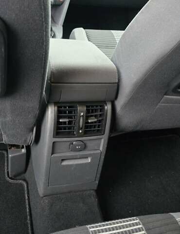 Чорний Фольксваген Туран, об'ємом двигуна 1.6 л та пробігом 242 тис. км за 6700 $, фото 30 на Automoto.ua