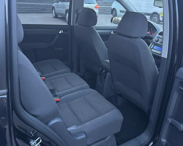 Черный Фольксваген Туран, объемом двигателя 1.4 л и пробегом 224 тыс. км за 6499 $, фото 36 на Automoto.ua