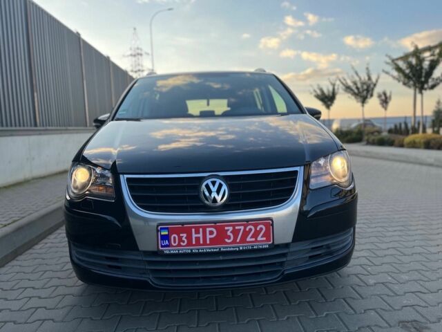 Черный Фольксваген Туран, объемом двигателя 1.6 л и пробегом 240 тыс. км за 8100 $, фото 3 на Automoto.ua