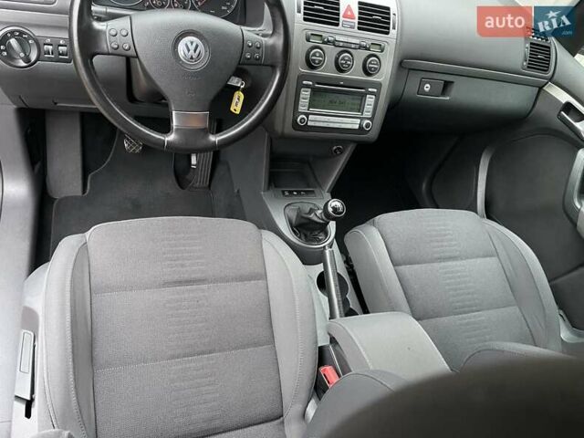 Черный Фольксваген Туран, объемом двигателя 1.4 л и пробегом 194 тыс. км за 6555 $, фото 45 на Automoto.ua