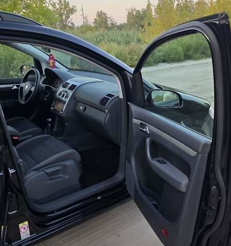 Черный Фольксваген Туран, объемом двигателя 1.4 л и пробегом 194 тыс. км за 7600 $, фото 24 на Automoto.ua