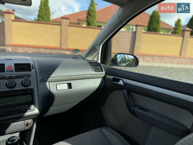 Чорний Фольксваген Туран, об'ємом двигуна 1.4 л та пробігом 220 тис. км за 8350 $, фото 42 на Automoto.ua