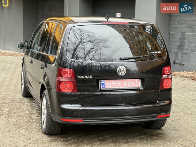 Черный Фольксваген Туран, объемом двигателя 1.6 л и пробегом 180 тыс. км за 8200 $, фото 4 на Automoto.ua