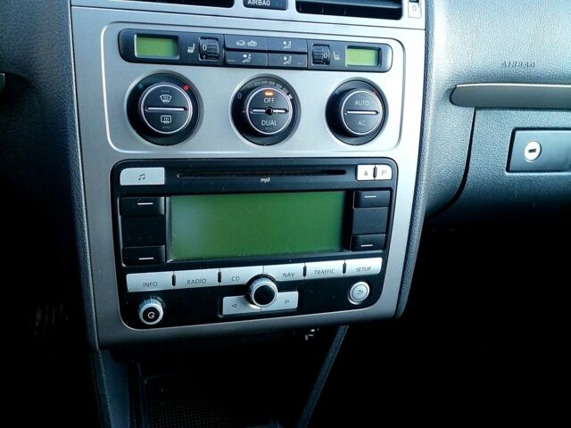 Чорний Фольксваген Туран, об'ємом двигуна 0 л та пробігом 194 тис. км за 6600 $, фото 7 на Automoto.ua