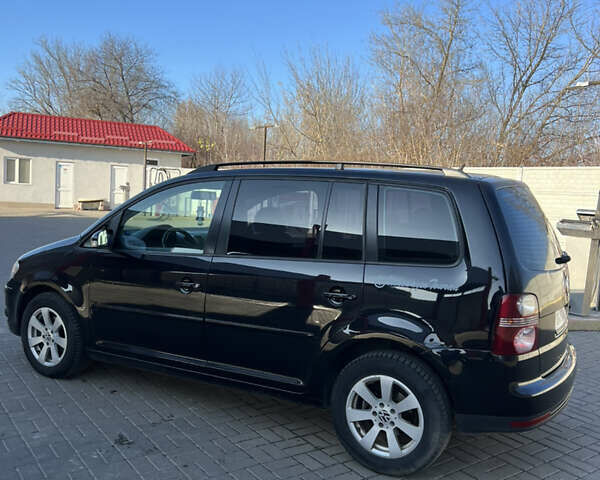 Черный Фольксваген Туран, объемом двигателя 1.9 л и пробегом 353 тыс. км за 6699 $, фото 7 на Automoto.ua