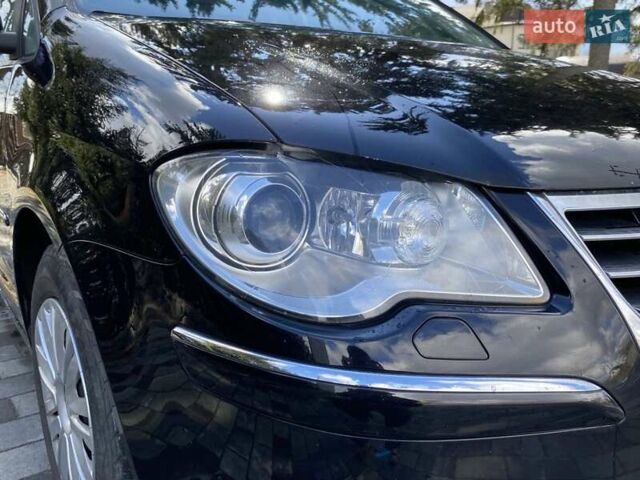 Чорний Фольксваген Туран, об'ємом двигуна 1.6 л та пробігом 189 тис. км за 7500 $, фото 3 на Automoto.ua