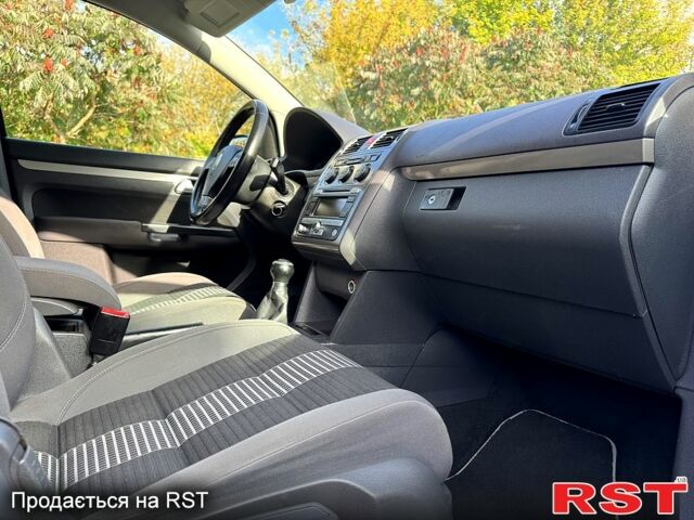 Черный Фольксваген Туран, объемом двигателя 1.6 л и пробегом 224 тыс. км за 8550 $, фото 7 на Automoto.ua