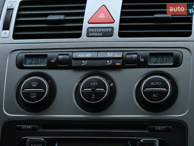 Черный Фольксваген Туран, объемом двигателя 1.6 л и пробегом 152 тыс. км за 7600 $, фото 25 на Automoto.ua