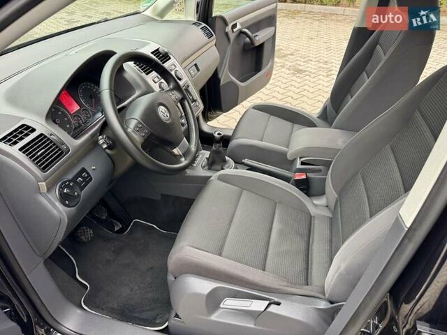 Чорний Фольксваген Туран, об'ємом двигуна 1.6 л та пробігом 147 тис. км за 8400 $, фото 30 на Automoto.ua