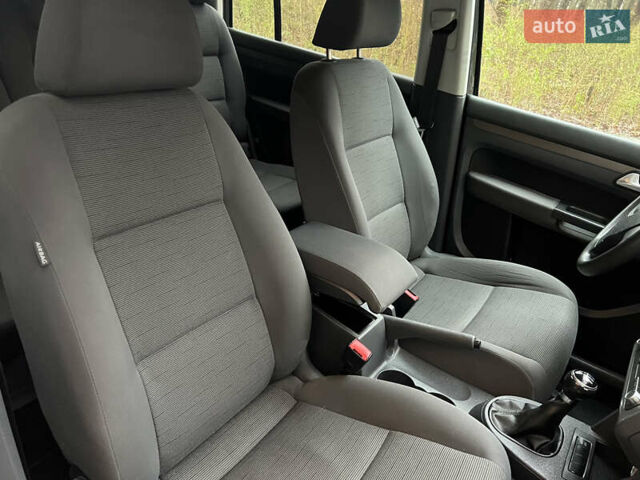 Черный Фольксваген Туран, объемом двигателя 1.6 л и пробегом 180 тыс. км за 8200 $, фото 39 на Automoto.ua