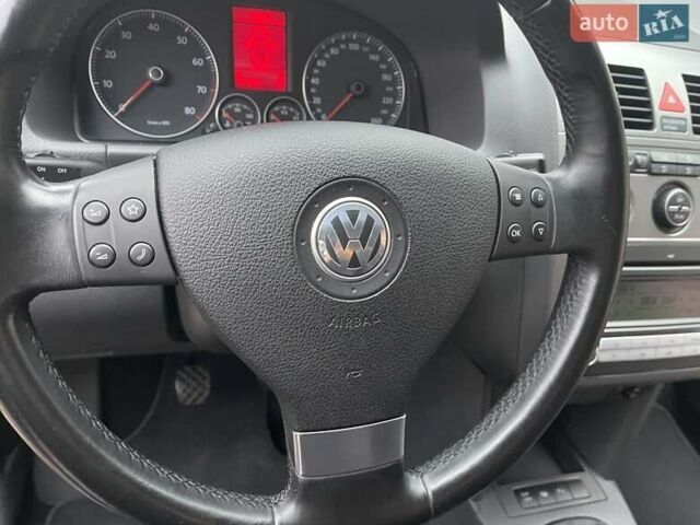 Черный Фольксваген Туран, объемом двигателя 1.4 л и пробегом 194 тыс. км за 6555 $, фото 43 на Automoto.ua