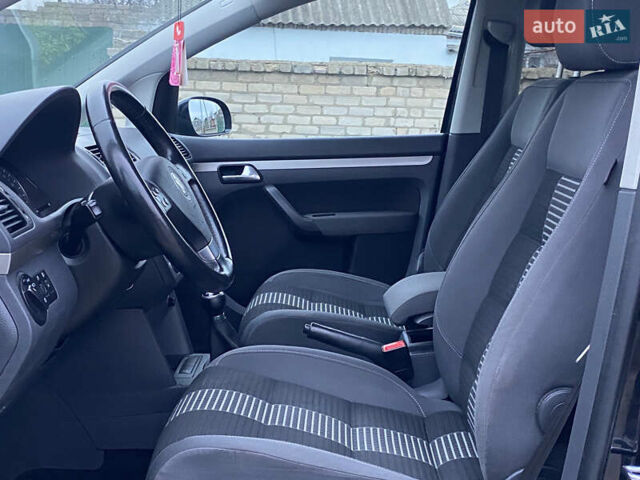 Черный Фольксваген Туран, объемом двигателя 1.6 л и пробегом 189 тыс. км за 7400 $, фото 12 на Automoto.ua