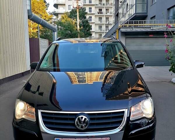 Черный Фольксваген Туран, объемом двигателя 1.4 л и пробегом 193 тыс. км за 6600 $, фото 4 на Automoto.ua