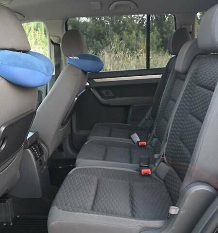 Черный Фольксваген Туран, объемом двигателя 1.4 л и пробегом 194 тыс. км за 7600 $, фото 22 на Automoto.ua