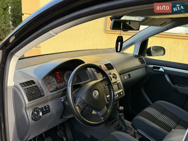 Чорний Фольксваген Туран, об'ємом двигуна 1.4 л та пробігом 148 тис. км за 5999 $, фото 34 на Automoto.ua